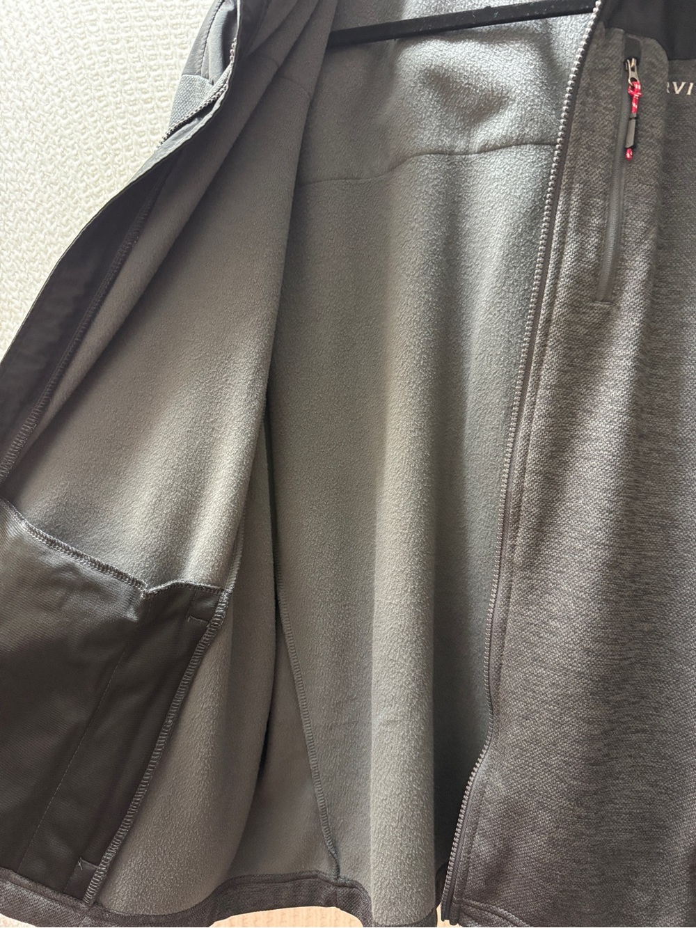 Orvis Men’s Dark Gray Lightweight Full-Zip Jacket with Black Yoke - Picture 4 of 12